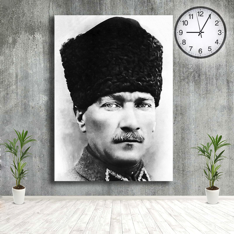Kalpaklı Atatürk Siyah Beyaz Kanvas Tablo